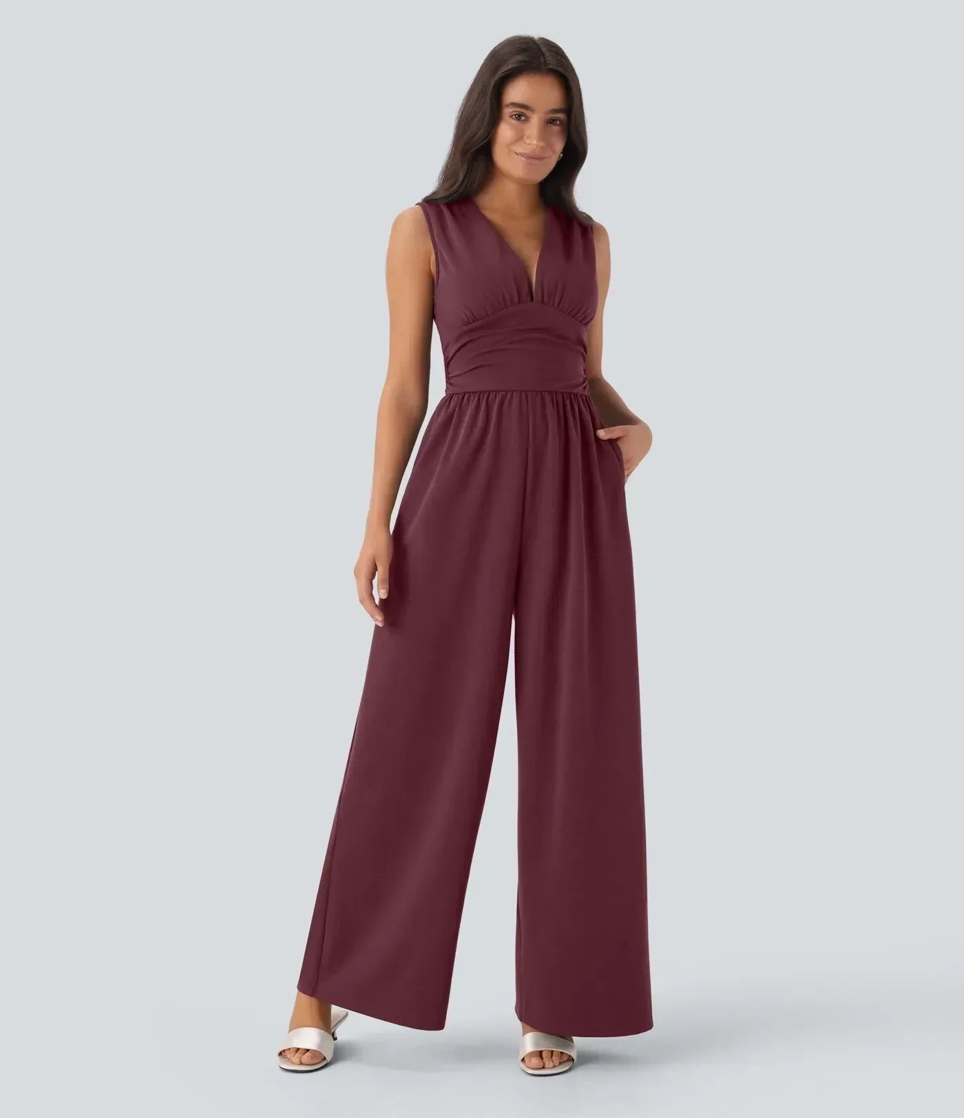 ColaSuit™ | Sleeveless party jumpsuit with V‑neck, side pockets and invisible zip (Easy Peezy)